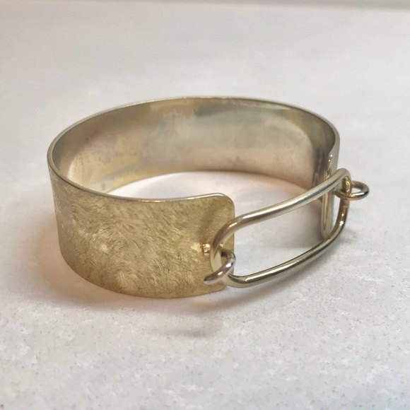 Gold toned bracelet - Picture 2 of 7